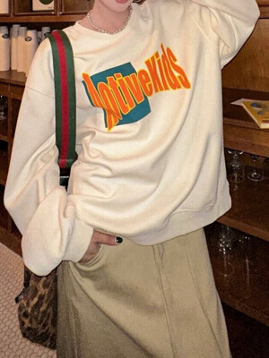 [패션플러스][하젤]유키스 레터링 오버핏 맨투맨_S4608(561000_0581911337)