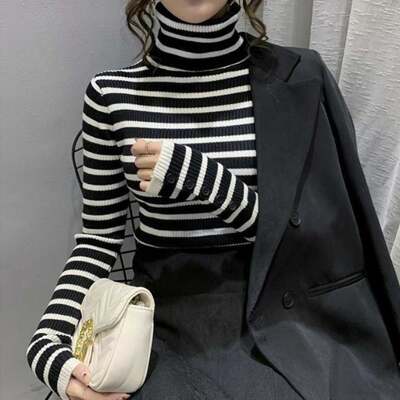 [패션플러스][셀럽하우스]여자 HLRJ8890 겨울 직장인 출근 룩 스트라이프 목 폴라 니트(583093_n613_1_WF2DB09)