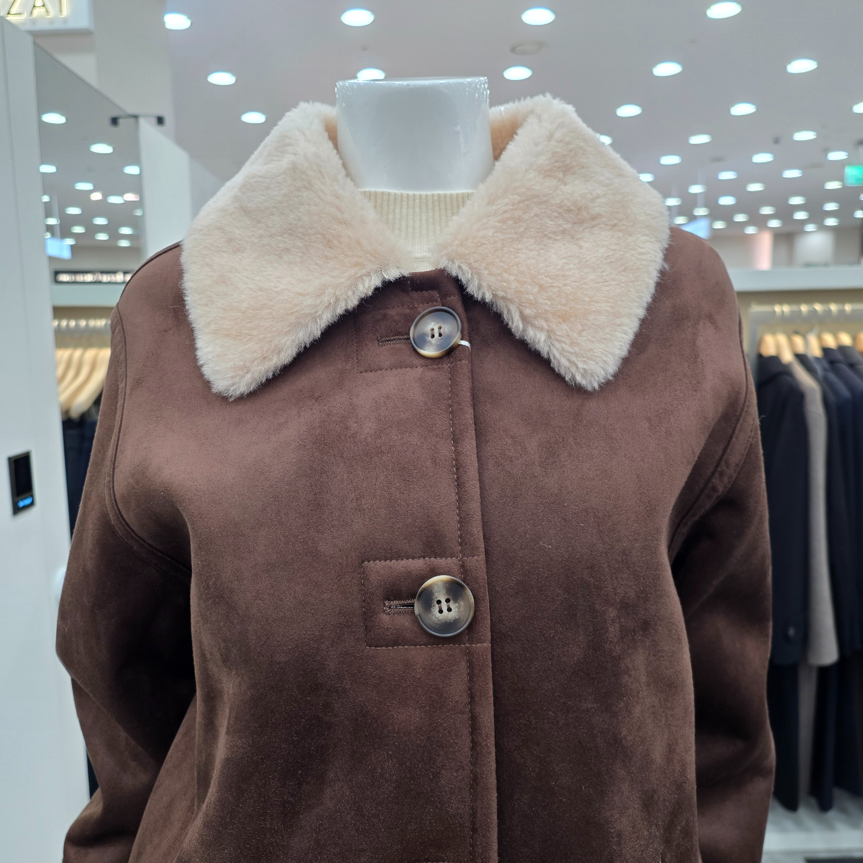 KOJKPL0300 양털배색 단추무스탕 - 패션플러스