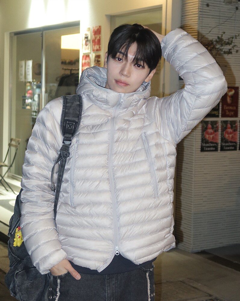 라이트 후드 다운 점퍼