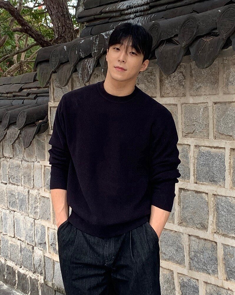 라운드 세미 오버핏 니트